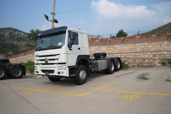 Sinotruk HOWO 6X4 Traktor Truck 371HP/420HP camion cinesi 5800*2300*1500mm al meglio