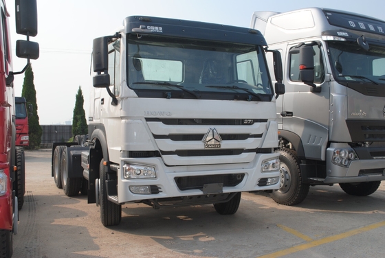 Sinotruk HOWO 6X4 Traktor Truck 371HP/420HP camion cinesi 5800*2300*1500mm al meglio