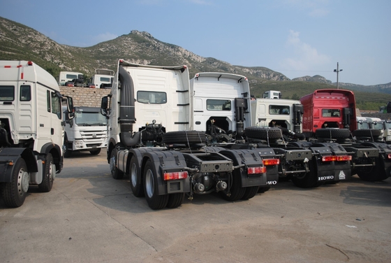 Sinotruk HOWO 6X4 Traktor Truck 371HP/420HP camion cinesi 5800*2300*1500mm al meglio