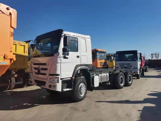 Camionetti di scarico con capacità di carico da 21 a 30 t e camionetti di trattori usati