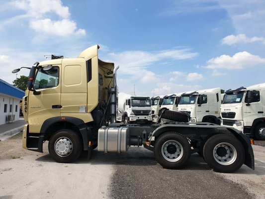 Camionetti di scarico con capacità di carico da 21 a 30 t e camionetti di trattori usati