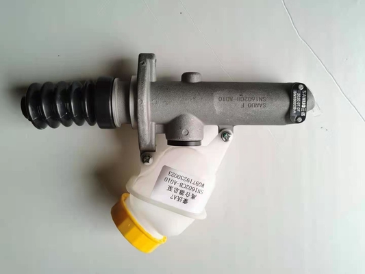 Numero di parte Wg9719230013 Ricambi di autocarri pesanti Master di frizione per HOWO Shacman Foton