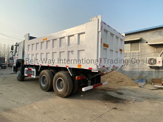 Vendiamo i camion da scarico Sinotruk HOWO 6X4 con certificazione ISO per pneumatici e 351-450 cavalli
