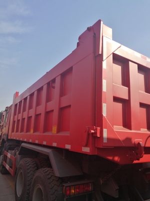 21-30 t Capacità di carico 351-450 CV Potenza 20 metri cubi Truck di scarico HOWO 6X4 Truck di ribaltamento