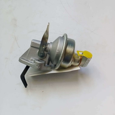 Pompa di combustibile diesel nera per parti del motore 4bt Pompa di trasferimento del combustibile 4937405 1106n-010