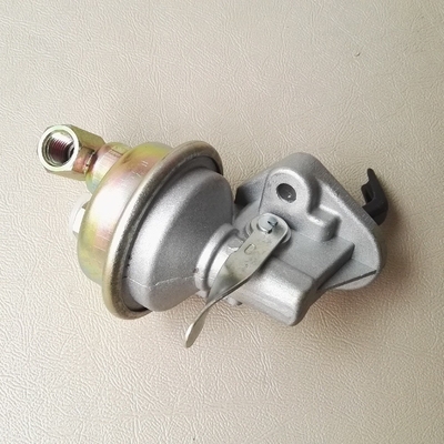 Pompa di combustibile diesel nera per parti del motore 4bt Pompa di trasferimento del combustibile 4937405 1106n-010